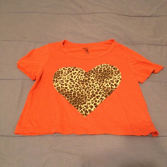 Orange heart leopard crop top - Picture 3 of 4