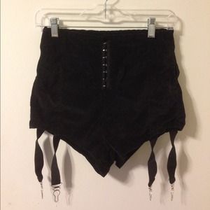 UNIF Garter Short