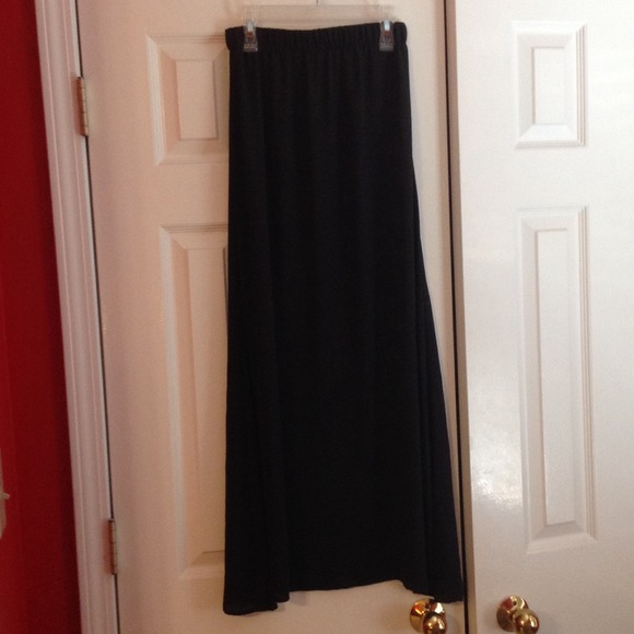 black maxi skirt