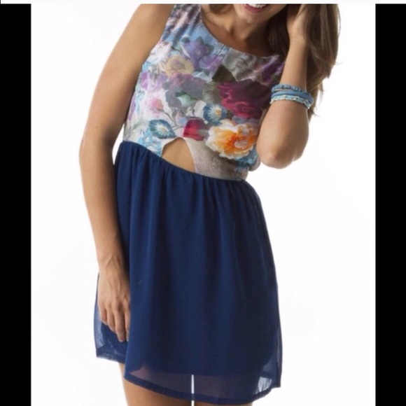 Sleeveless floral chiffon blue a-line dress - Picture 3 of 3