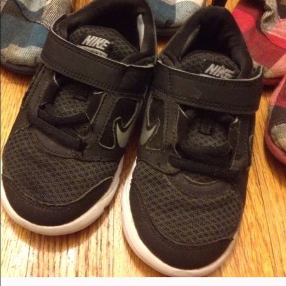 Toddler nikes 10C listing