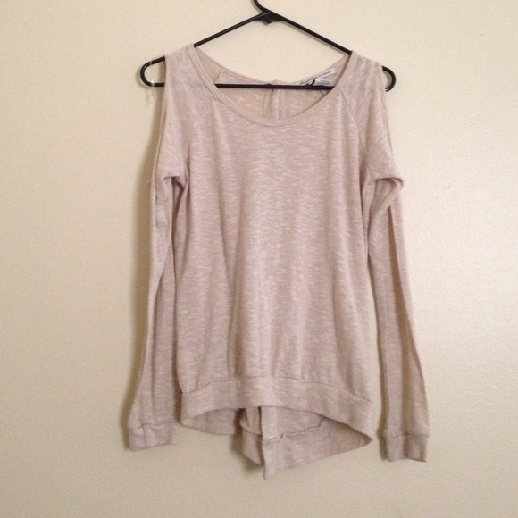 Shoulder cut out long sleeve shirt