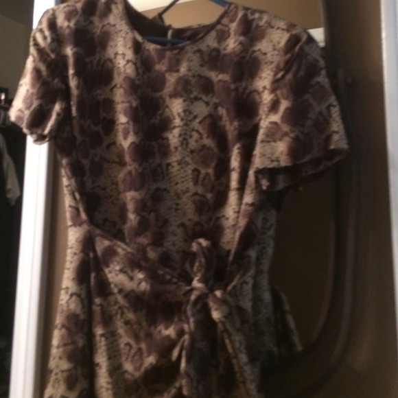 Snake print 100% silk work or after work dress. - Picture 3 of 4