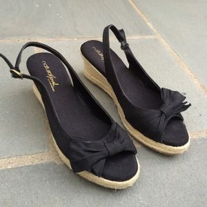 Black wedges