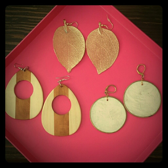 Bundle of large earrings