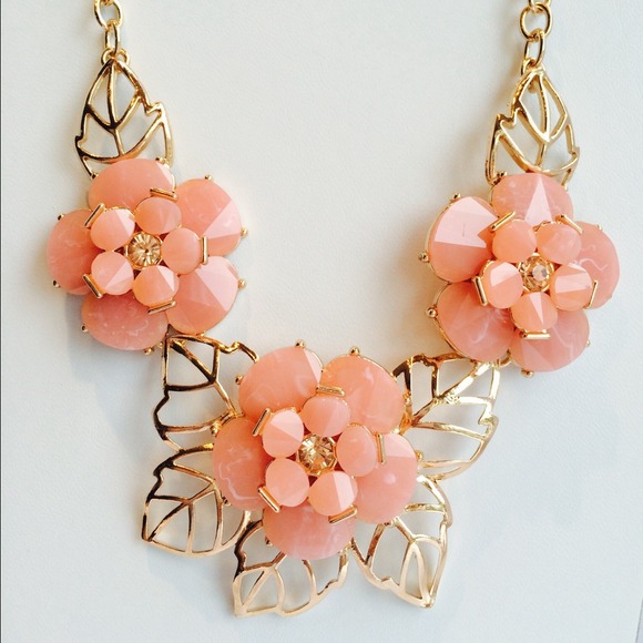 nyc chic accessories Jewelry - 💗HOST PICKX2💞 Rose flower statement necklace set
