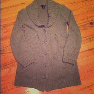 Big Comfy Grey Sweater! Who doesn't love that!