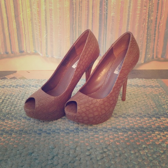 Peep toe pumps - heels - wore once