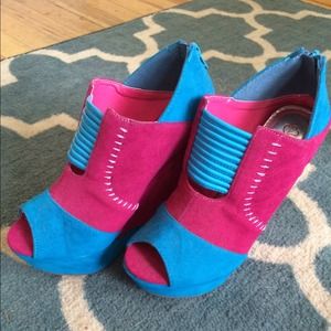 Shoe dazzle wedges