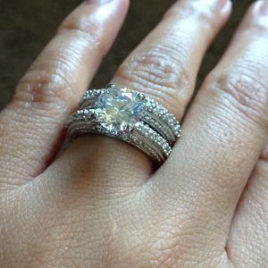 Beautiful simulated diamond ring! 3 carats!!