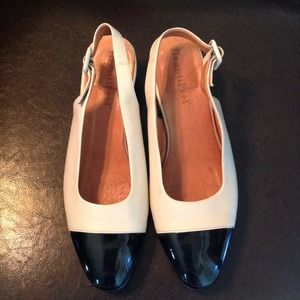 Beautifeel!  Cream & Black Patent Sling