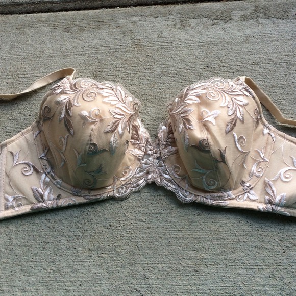 Soma nude and ivory 32DD bra