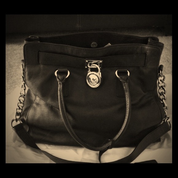 💋RESERVED💋BRAND NEW MK Authentic black/silve