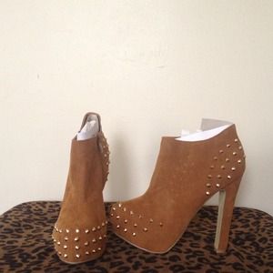 Heels $15