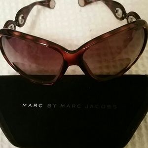 Marc Jacobs sunglasses tortoise color chain logo