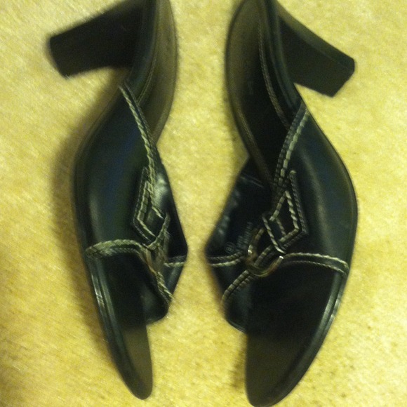 Merona black heels - Picture 2 of 2