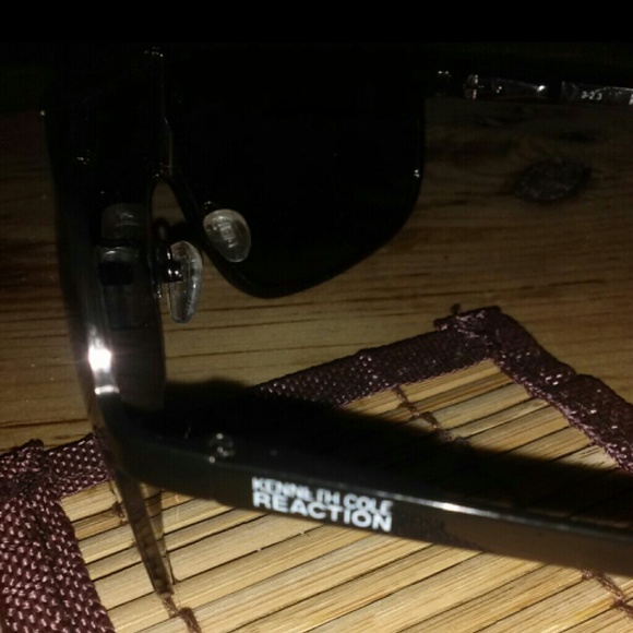 Kenneth Cole Reaction Sunnies