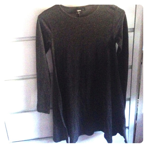 gray long sleeved shift dress