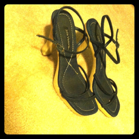 Jolie Victoria heels - Picture 1 of 3