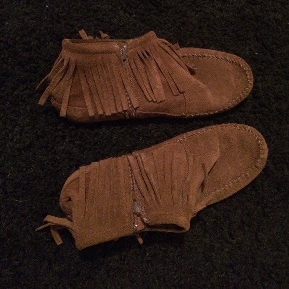 Minnetonka fringe boot