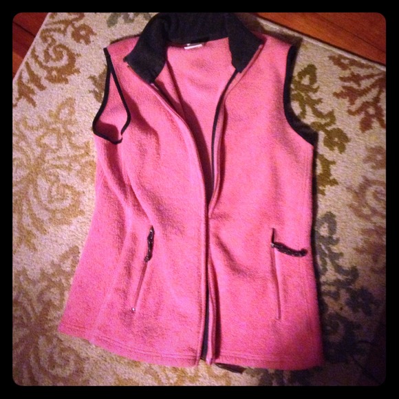 Old Navy Outerwear - Adorable old Navy fleece vest