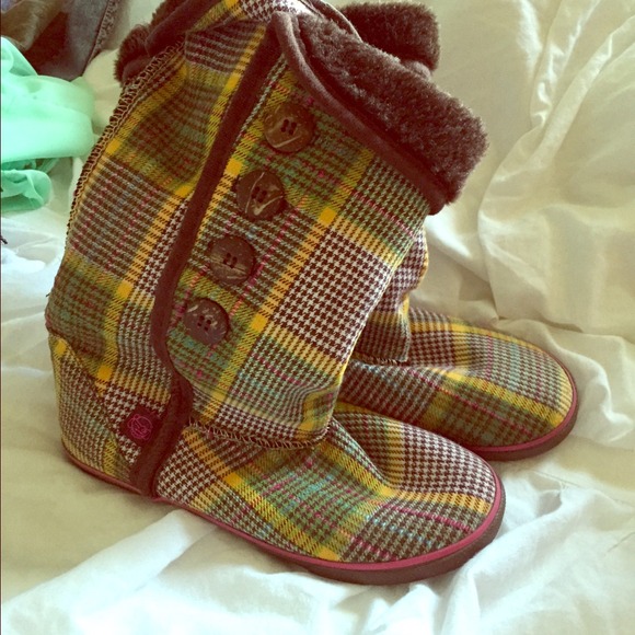 Warm boots for the coming seasons!