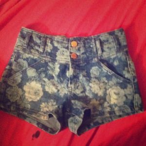Floral patterned high waisted shorts