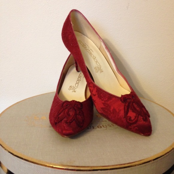 🎉🎉🎉HP: Vintage Floral Pumps🎉🎉🎉 - Picture 3 of 4
