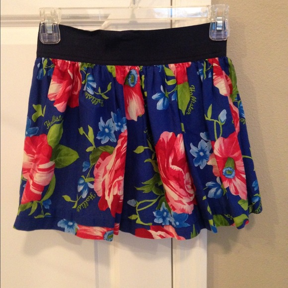 hollister skirt...