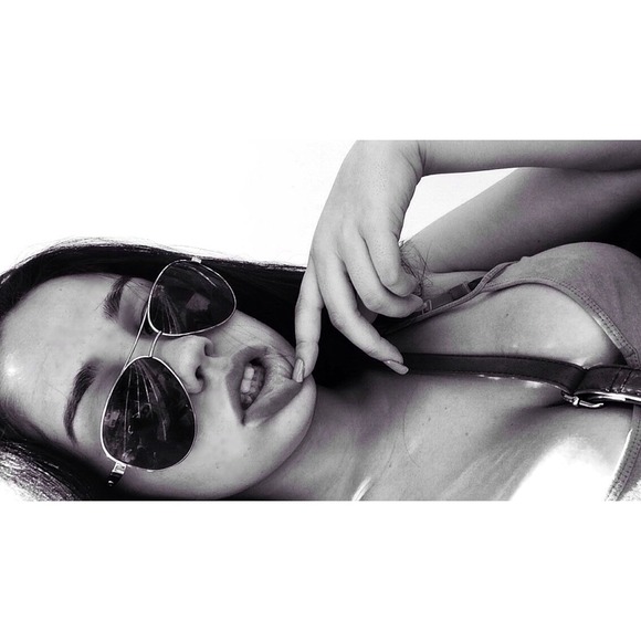 MEET YOUR SELLER/TRADER 👸❤️ - Picture 3 of 4