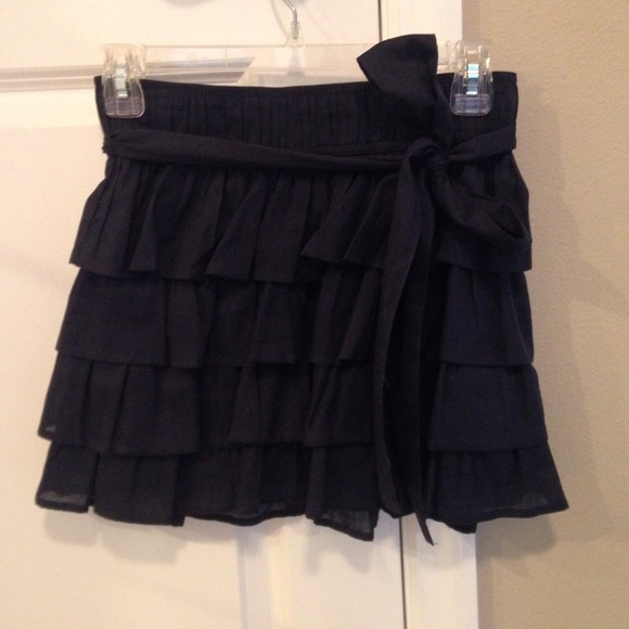 navy skirt..