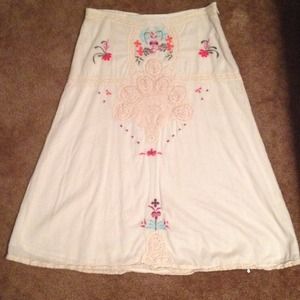 Embroidered skirt