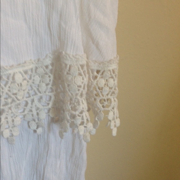 🚫SOLD🚫 White Crochet Romper - LF inspo - Picture 2 of 4