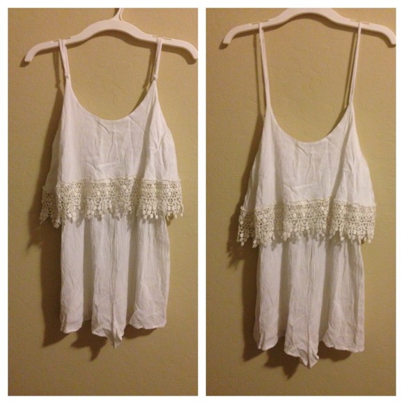 🚫SOLD🚫 White Crochet Romper - LF inspo - Picture 4 of 4