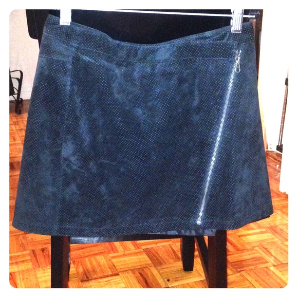 PRICE CUT Black suede leather skirt with zipper - Picture 1 of 3