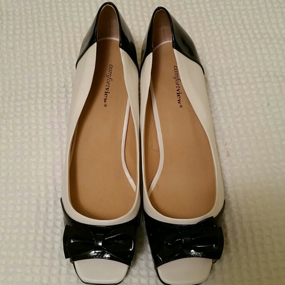 Black & white trendy color block heels size 10 med - Picture 1 of 4