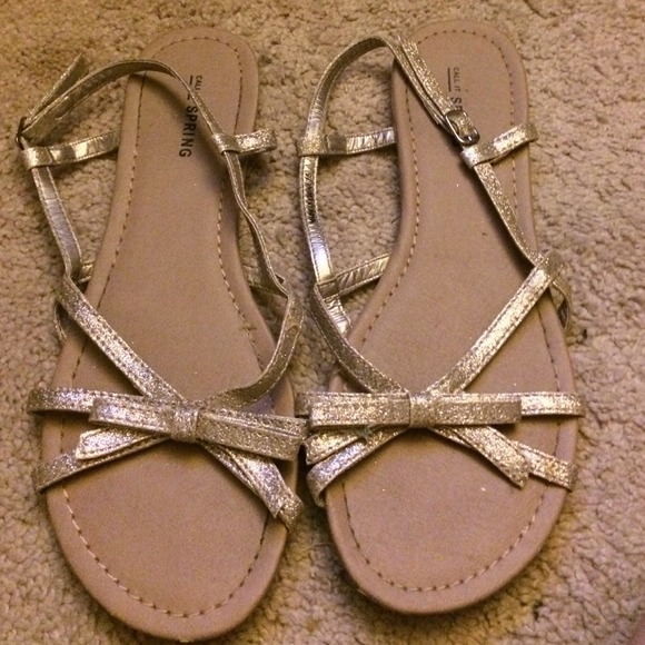 Gold Sparkly Bow Sandals - Picture 1 of 4
