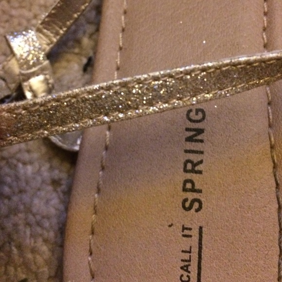 Gold Sparkly Bow Sandals - Picture 4 of 4