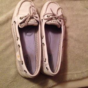 White mesh coach short boat shoes