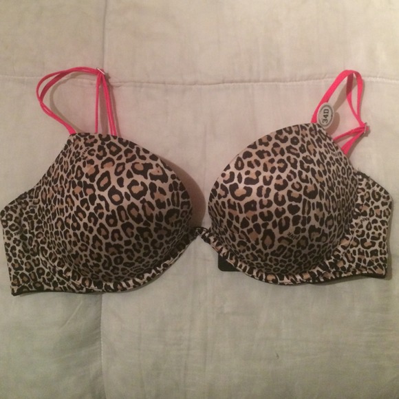 💥ONE DAY SALE!💥 NWT VS Push-Up