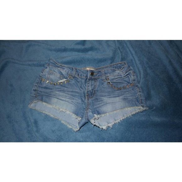 Denim skull pocket shorts
