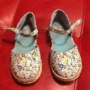 Toddler girl shoes. BID