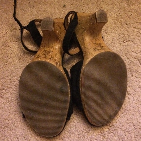 Black and Tan Heels - Picture 4 of 5