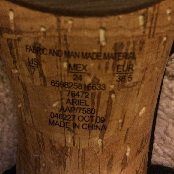 Black and Tan Heels - Picture 5 of 5