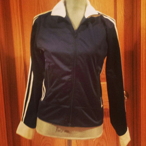 Sporty zip up!