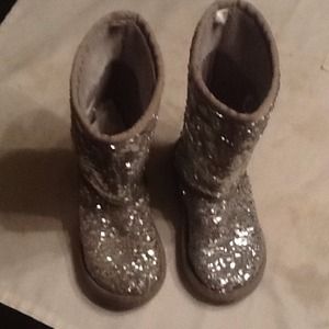 Toddler girl boots. BID. SOLD