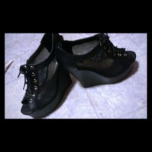 CHAROLETTE RUSSE BLACK WEDGES