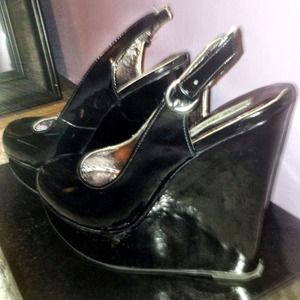 Steve Madden black sling back wedges