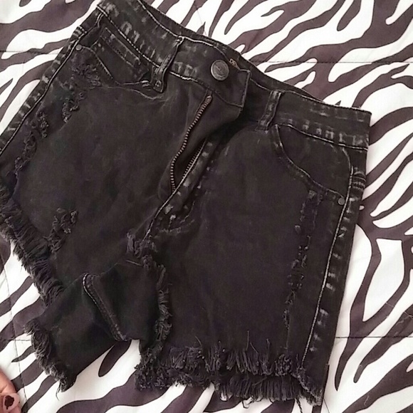Shorts - Picture 2 of 4