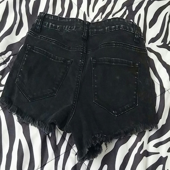 Shorts - Picture 3 of 4